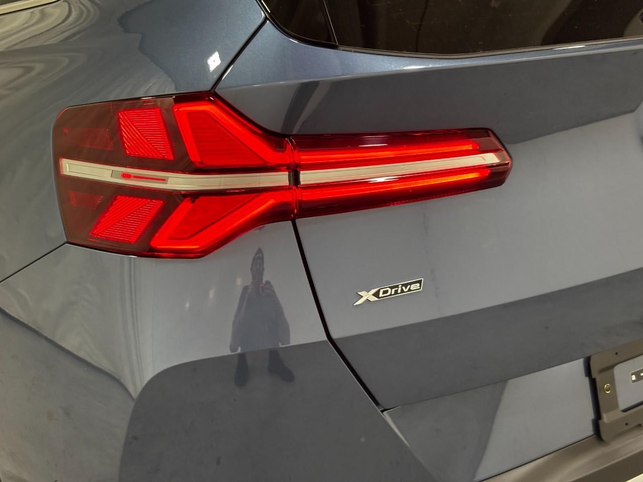 BMW X3 Vehicle Full-screen Gallery Image 11