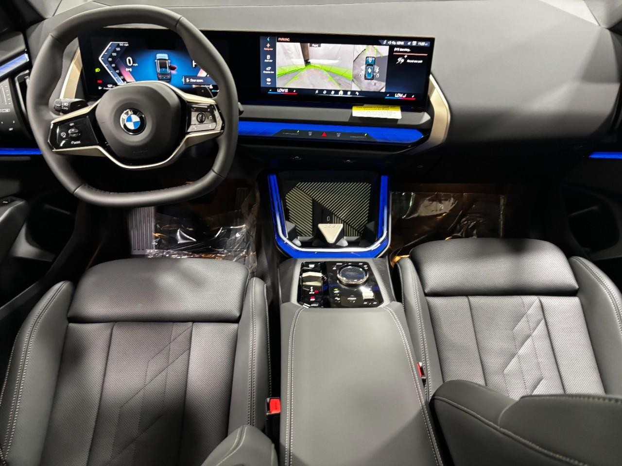 BMW X3 Vehicle Full-screen Gallery Image 14