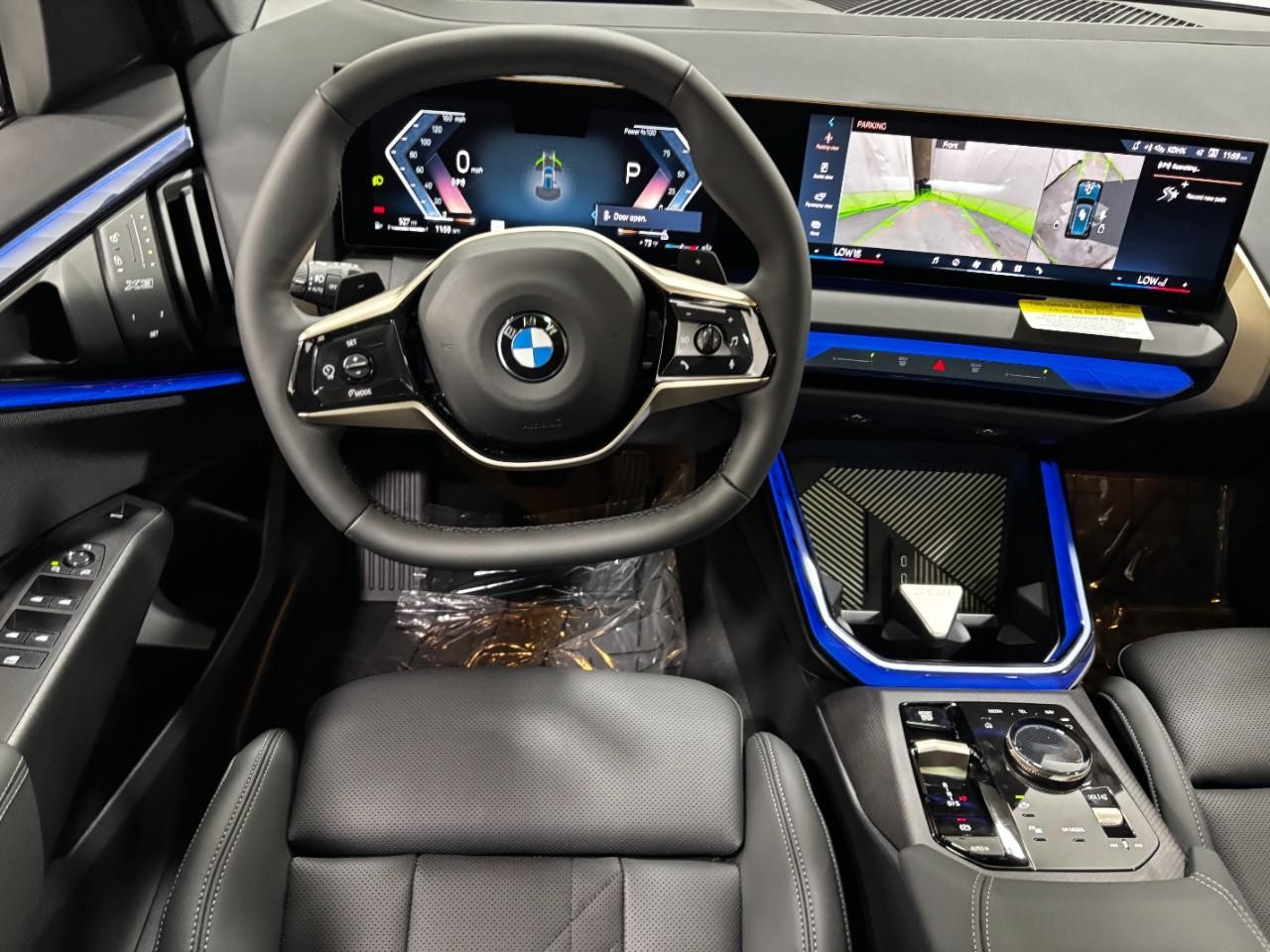 BMW X3 Vehicle Full-screen Gallery Image 15