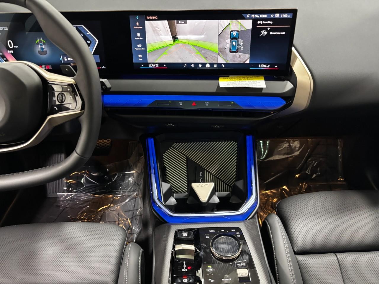 BMW X3 Vehicle Full-screen Gallery Image 16