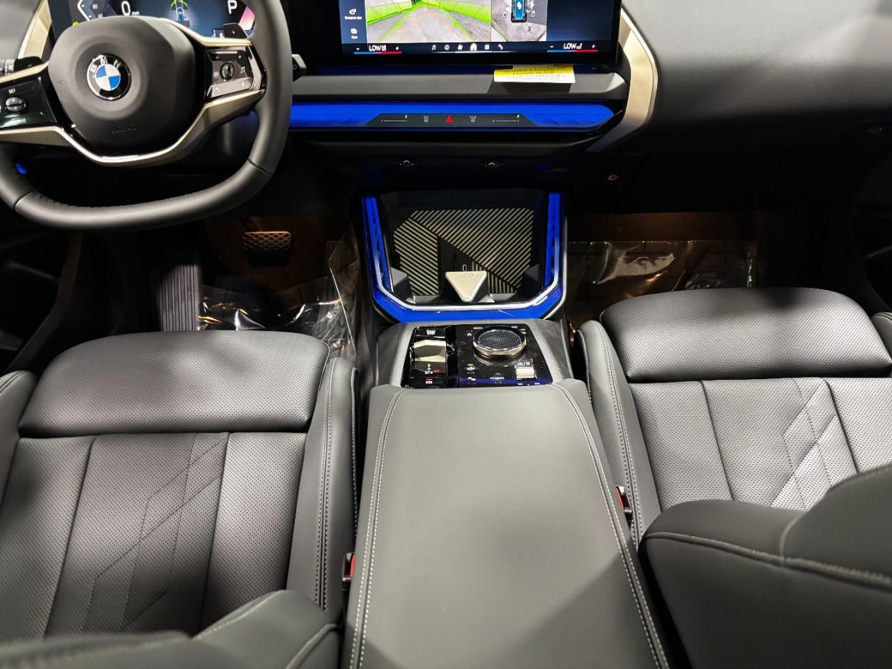 BMW X3 Vehicle Full-screen Gallery Image 17