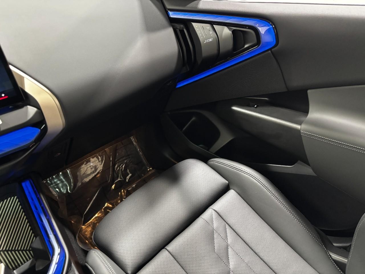 BMW X3 Vehicle Full-screen Gallery Image 19