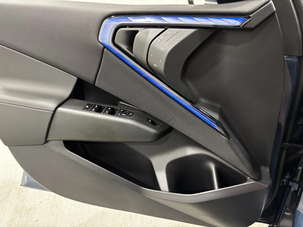 BMW X3 Vehicle Full-screen Gallery Image 31