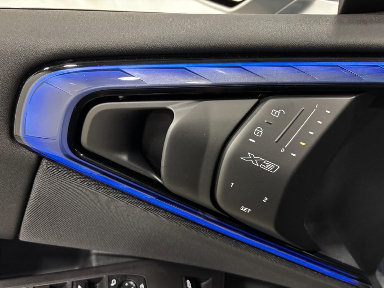 BMW X3 Vehicle Full-screen Gallery Image 32