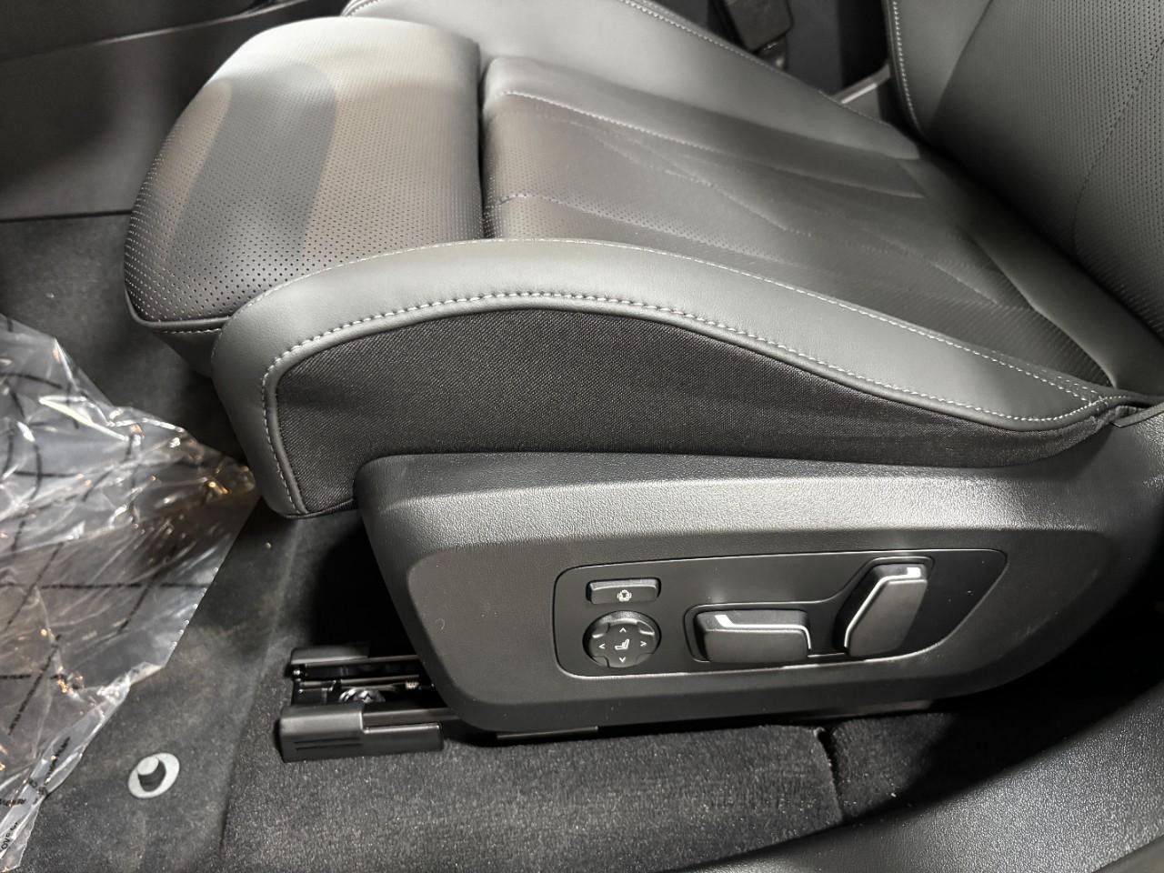 BMW X3 Vehicle Full-screen Gallery Image 34