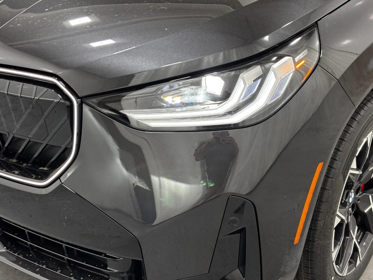 BMW X3 Vehicle Full-screen Gallery Image 9