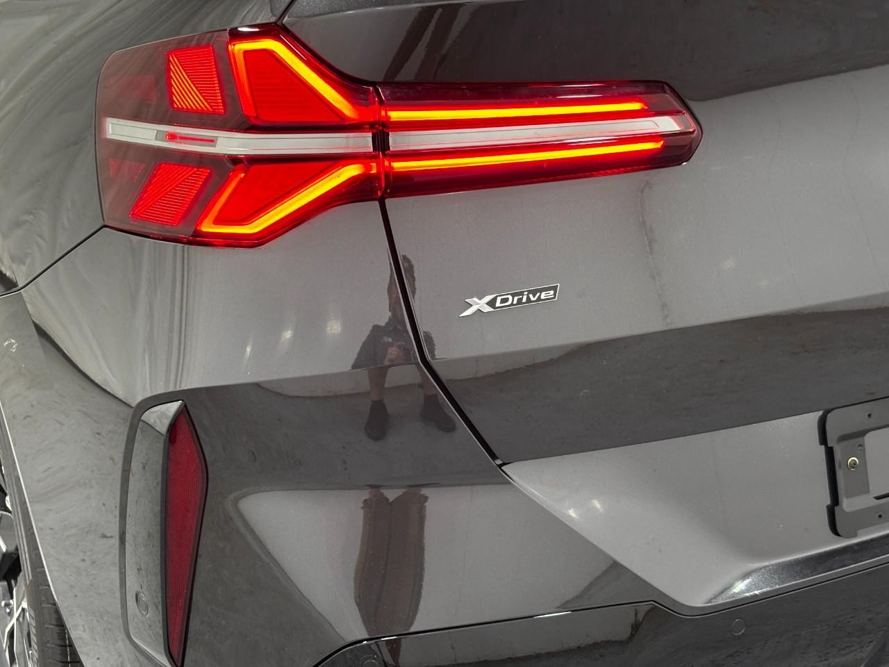 BMW X3 Vehicle Full-screen Gallery Image 11