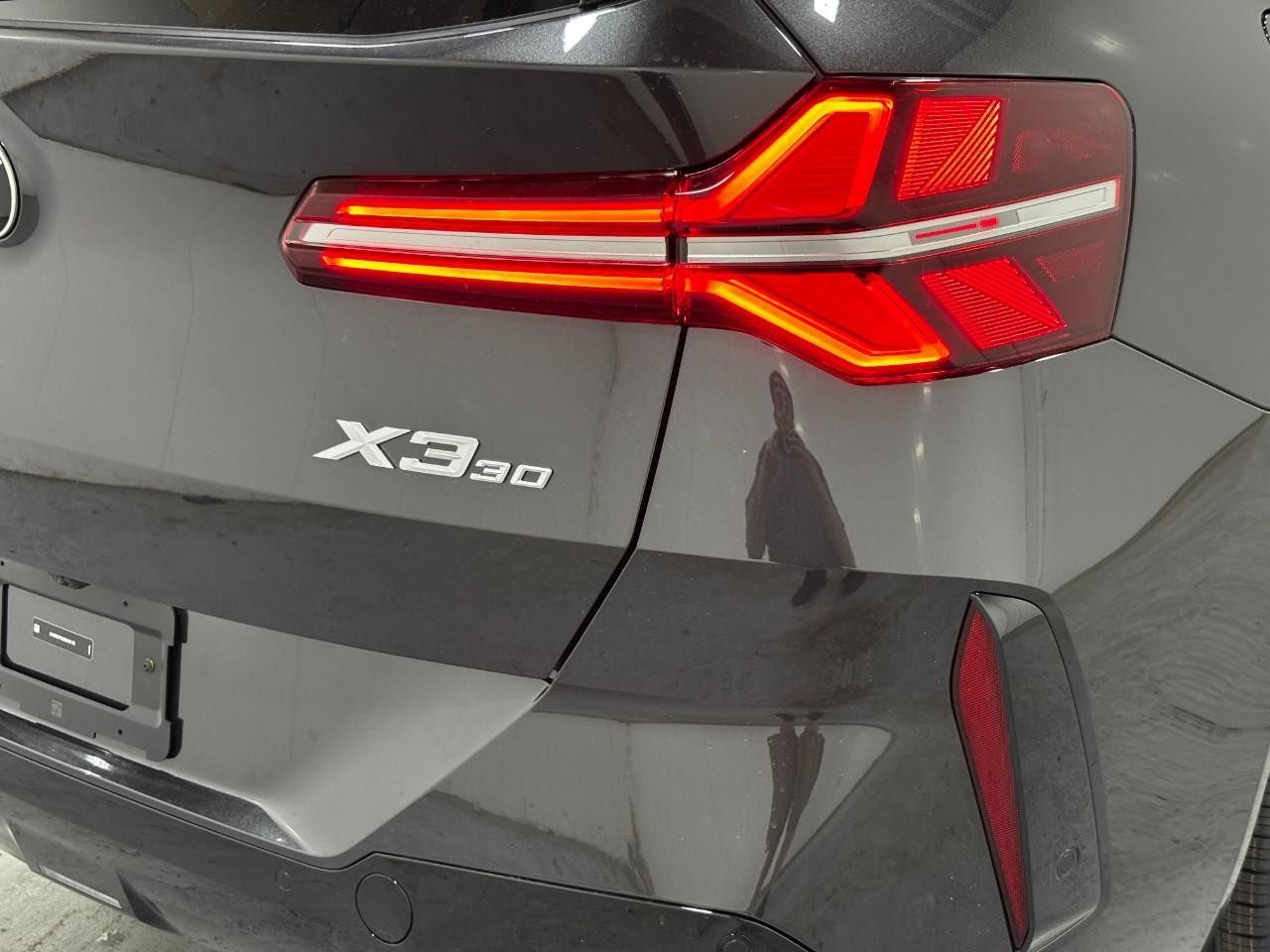 BMW X3 Vehicle Full-screen Gallery Image 12