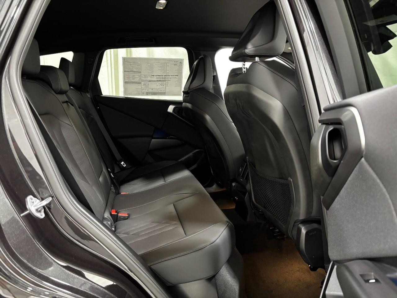 BMW X3 Vehicle Full-screen Gallery Image 13