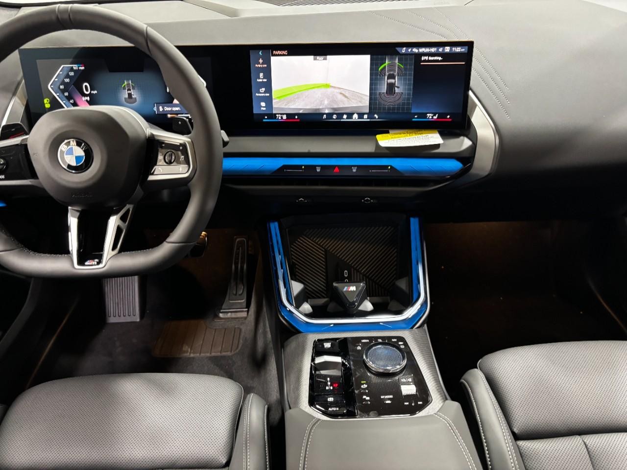 BMW X3 Vehicle Full-screen Gallery Image 16