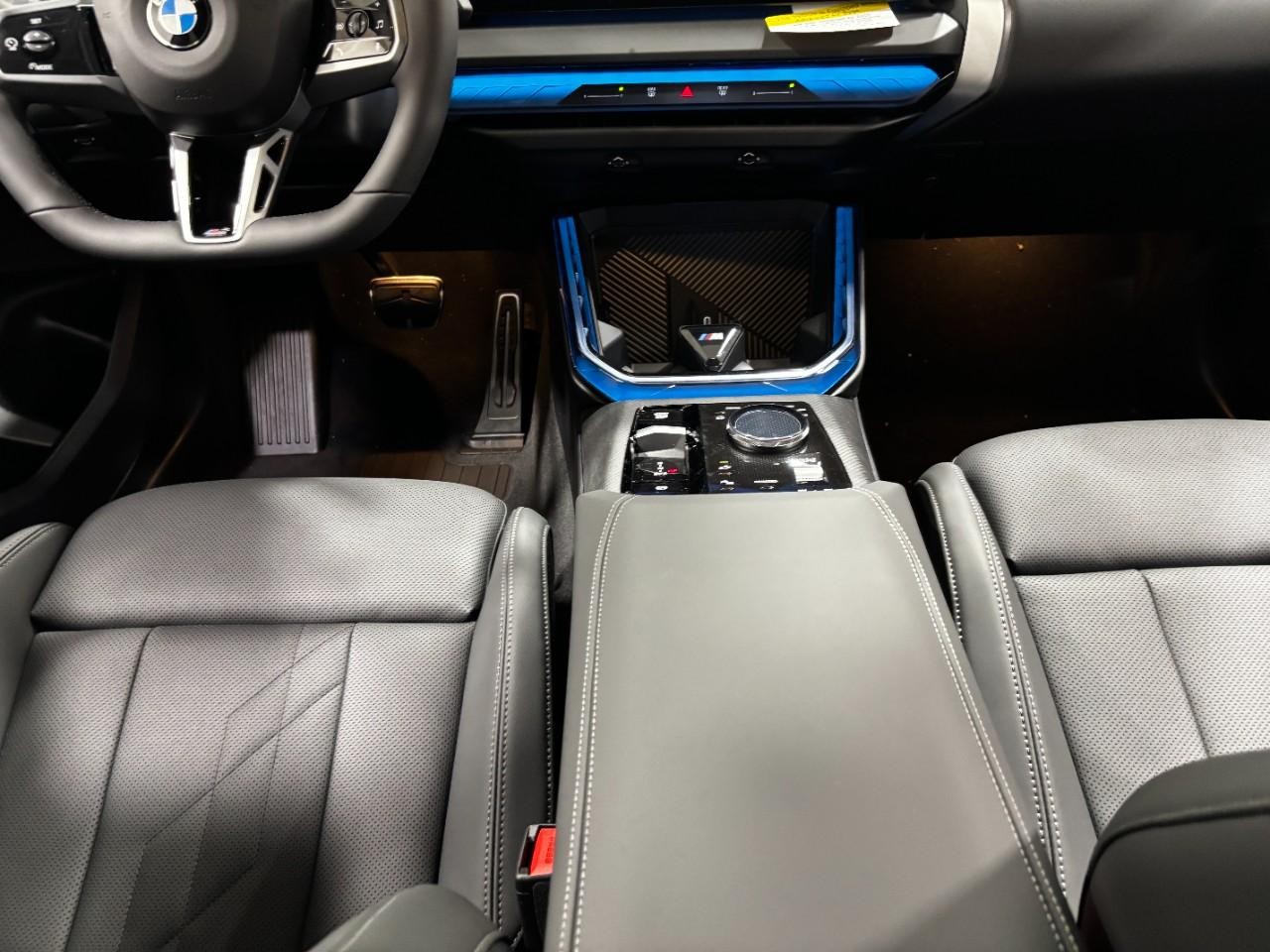 BMW X3 Vehicle Full-screen Gallery Image 17