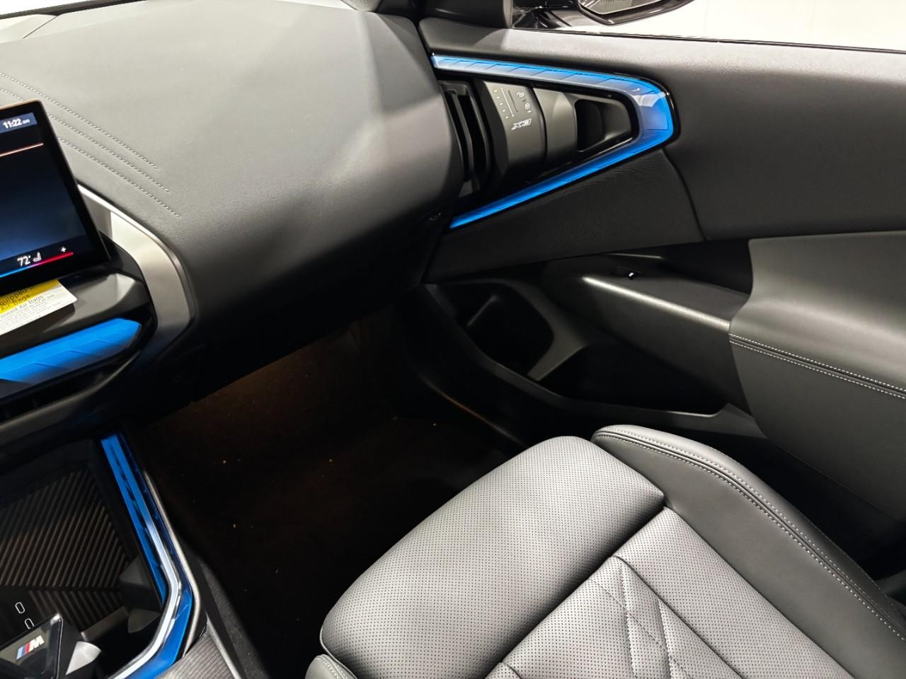 BMW X3 Vehicle Full-screen Gallery Image 19