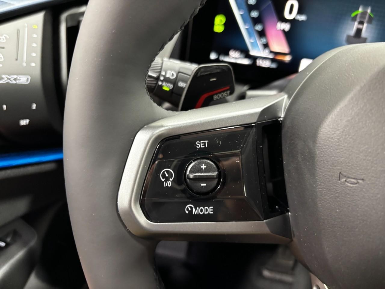 BMW X3 Vehicle Full-screen Gallery Image 21