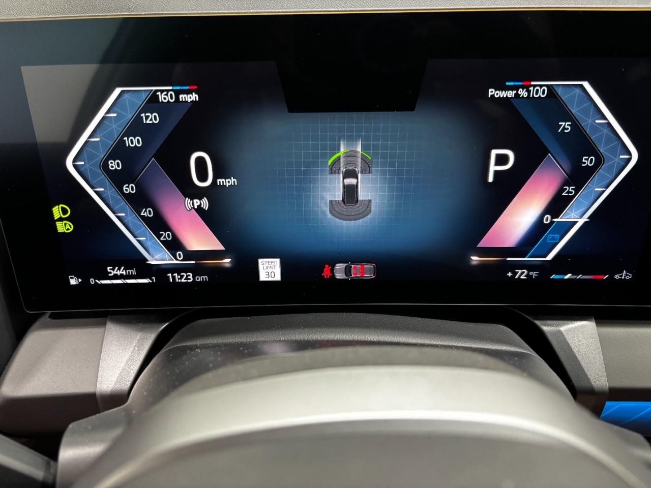 BMW X3 Vehicle Full-screen Gallery Image 24