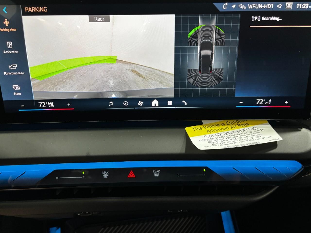 BMW X3 Vehicle Full-screen Gallery Image 25