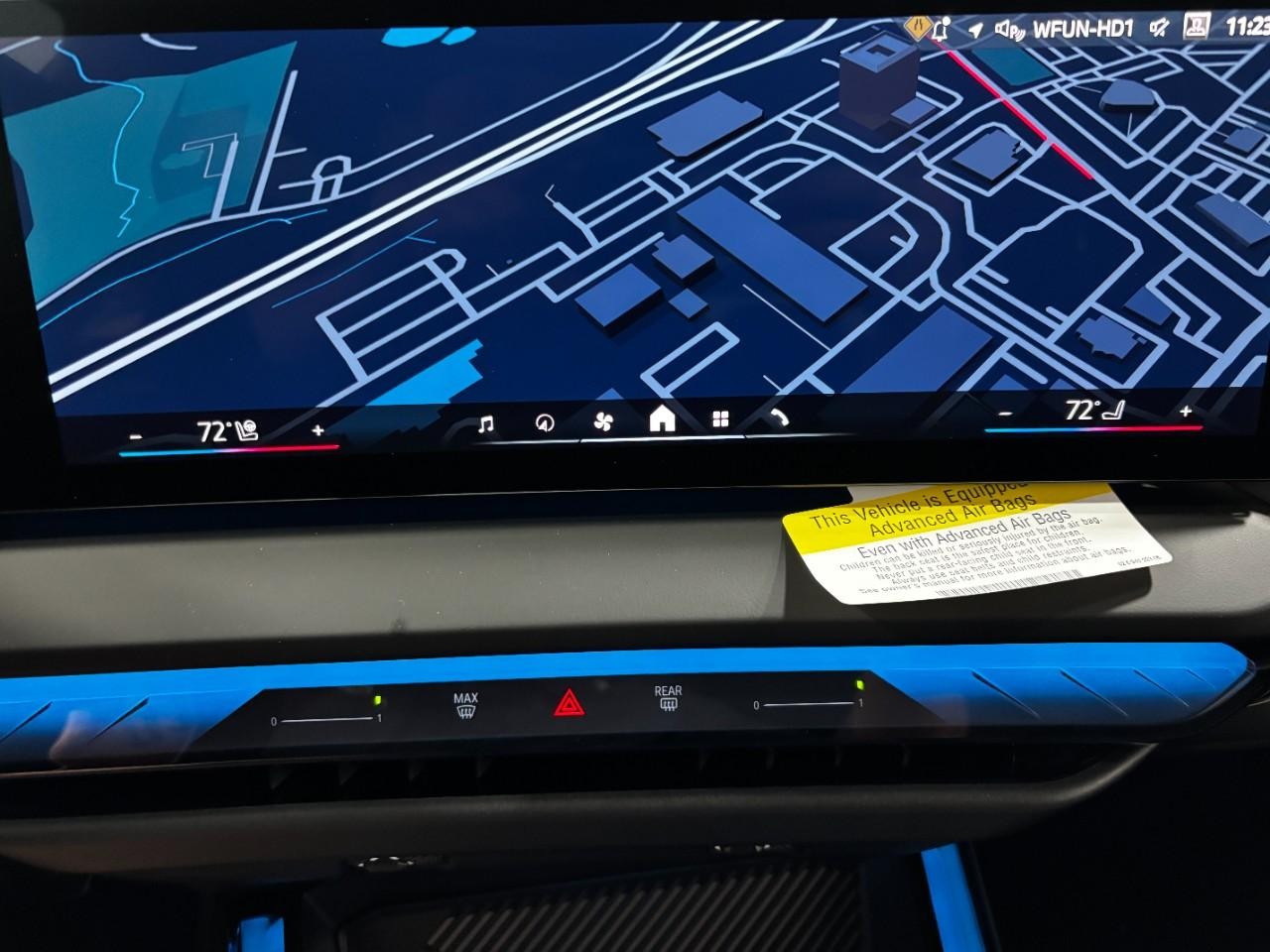 BMW X3 Vehicle Full-screen Gallery Image 26