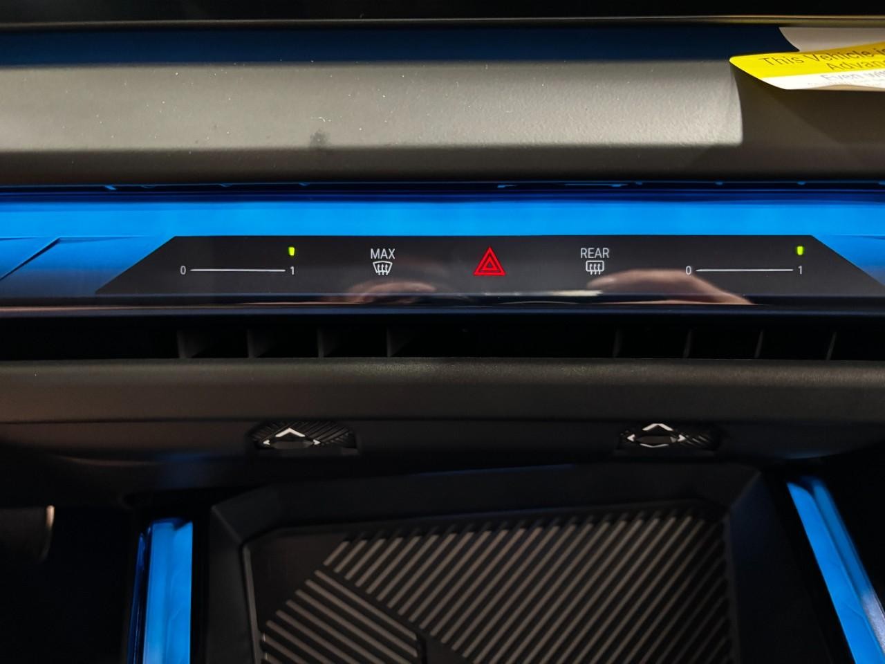 BMW X3 Vehicle Full-screen Gallery Image 27