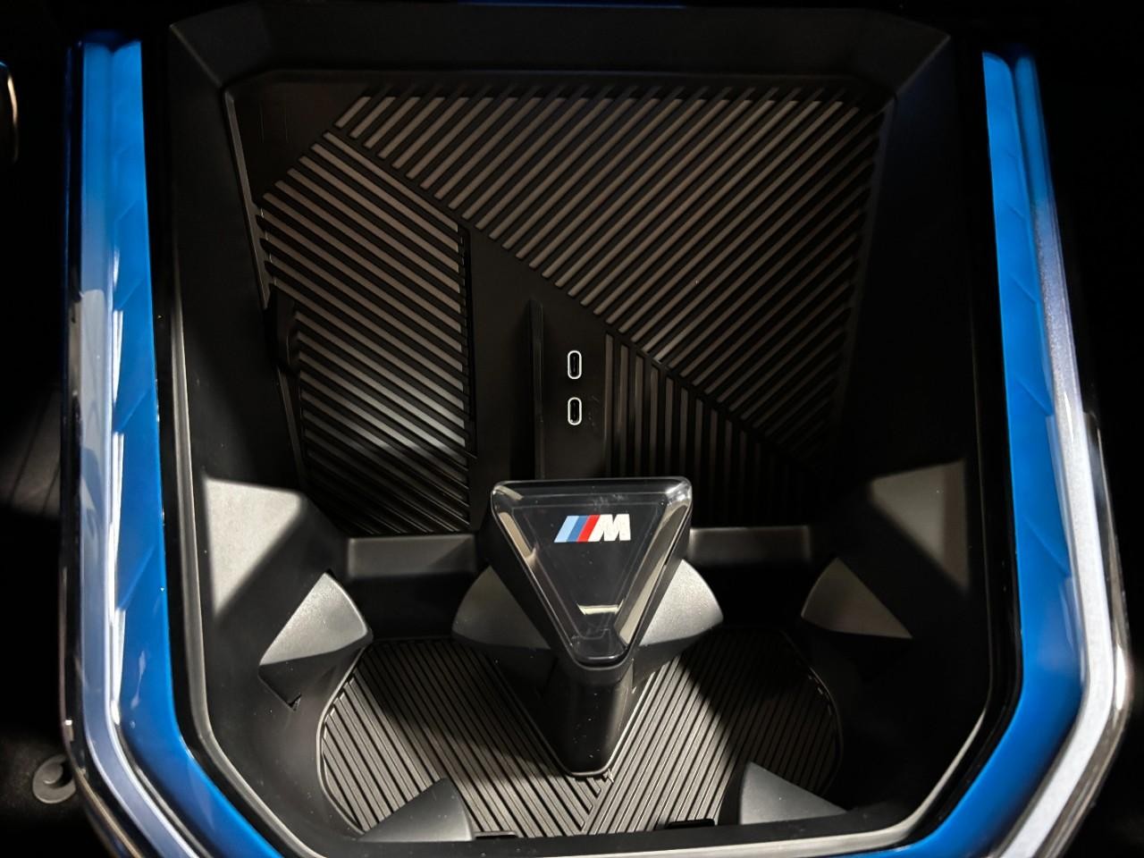 BMW X3 Vehicle Full-screen Gallery Image 28