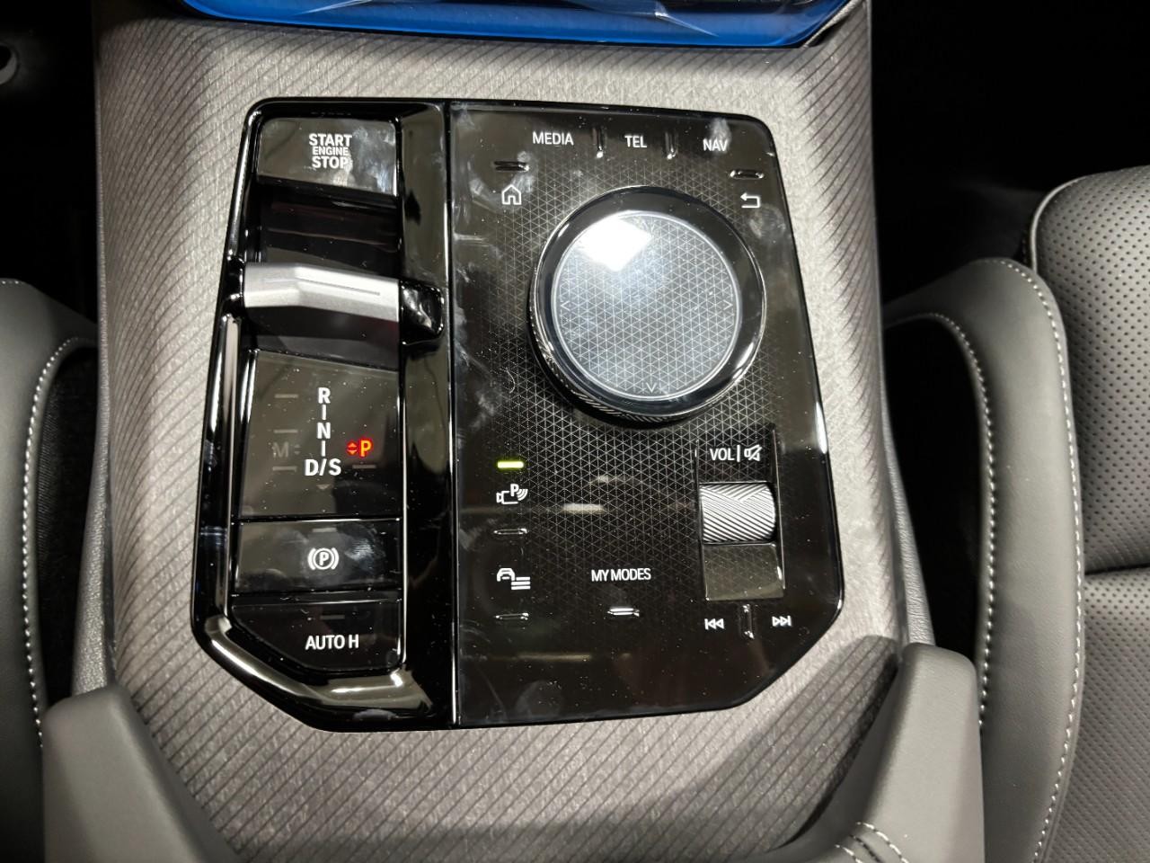 BMW X3 Vehicle Full-screen Gallery Image 29