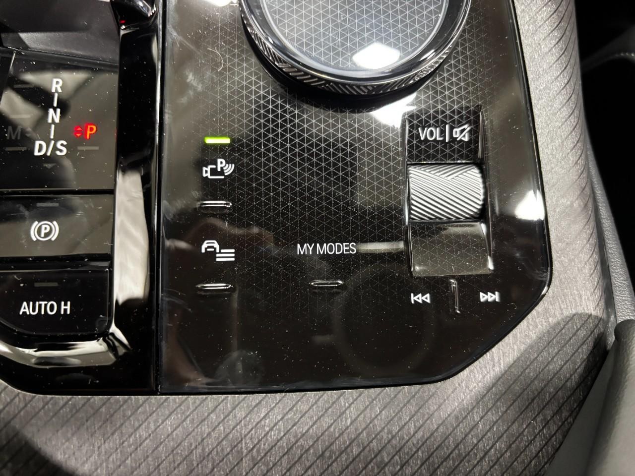 BMW X3 Vehicle Full-screen Gallery Image 31