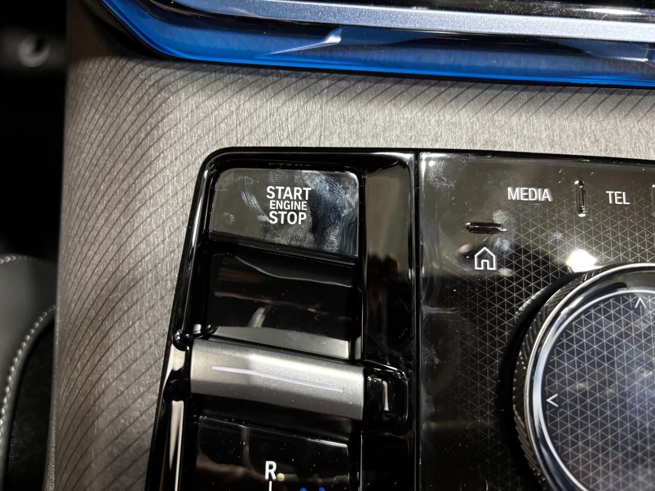 BMW X3 Vehicle Full-screen Gallery Image 33