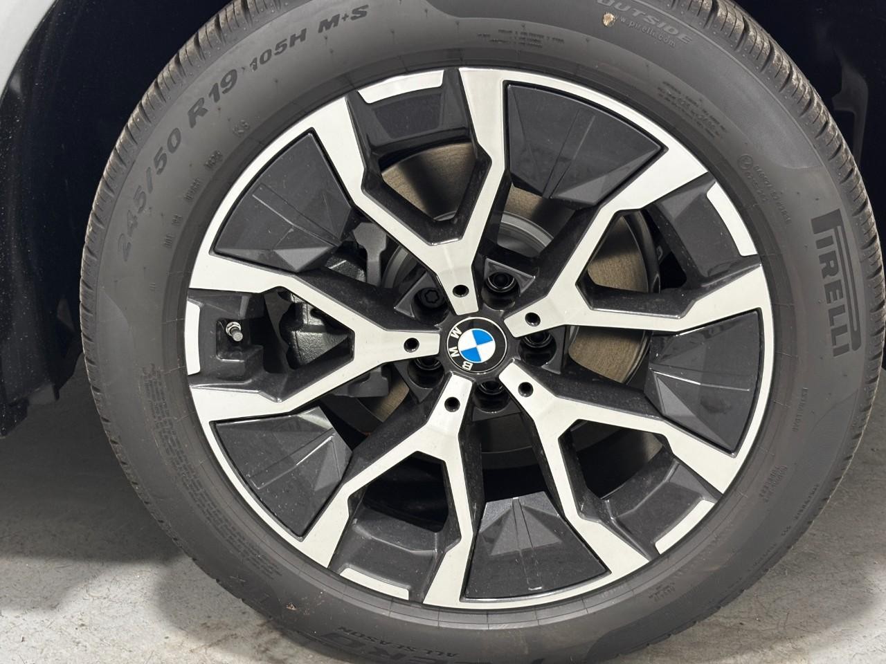 BMW X3 Vehicle Full-screen Gallery Image 5