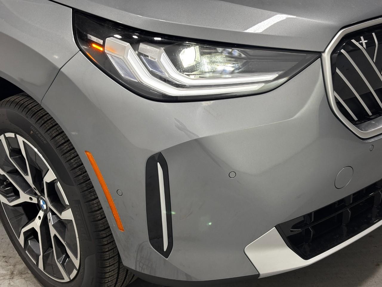 BMW X3 Vehicle Full-screen Gallery Image 8