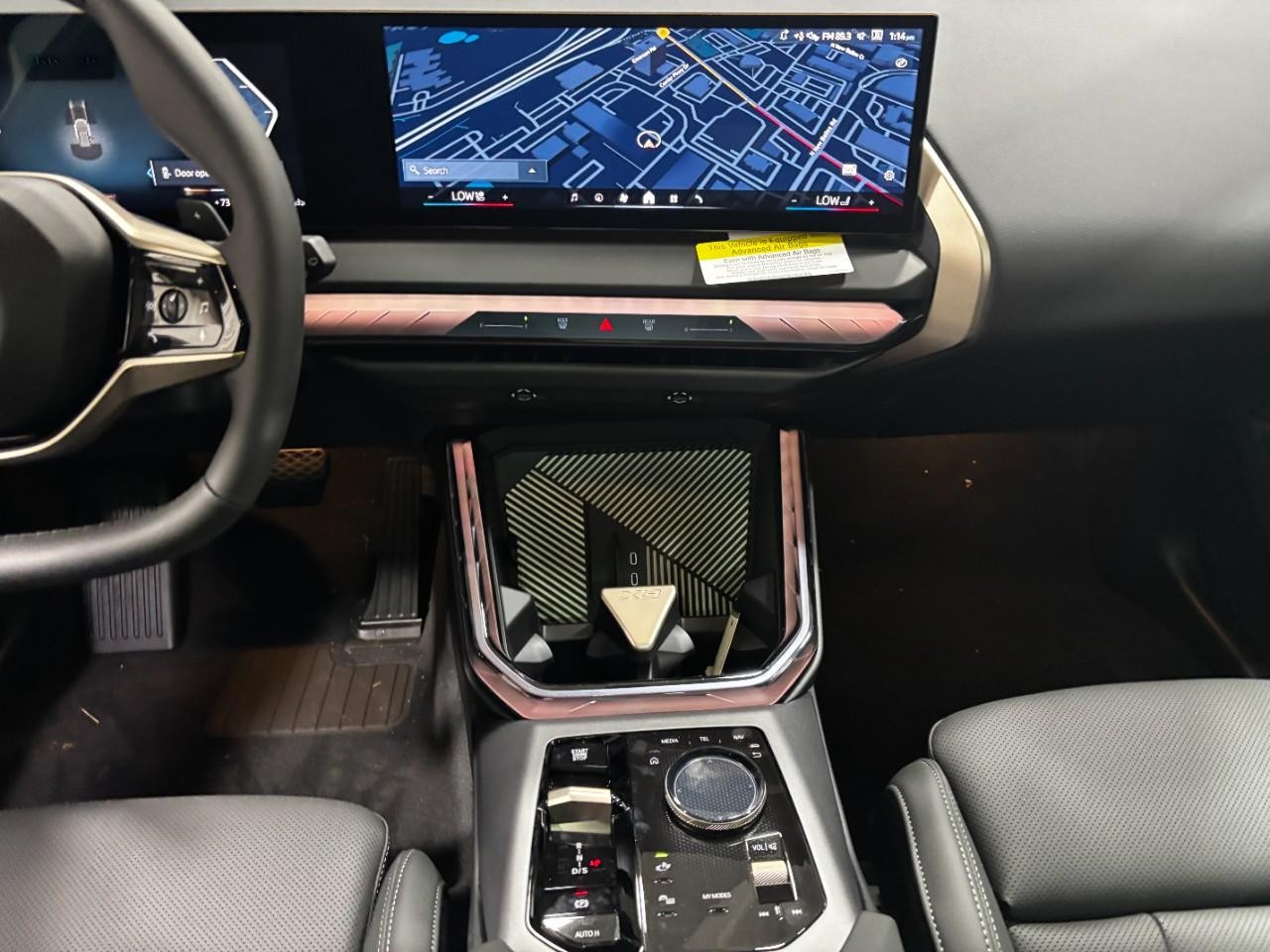 BMW X3 Vehicle Full-screen Gallery Image 16