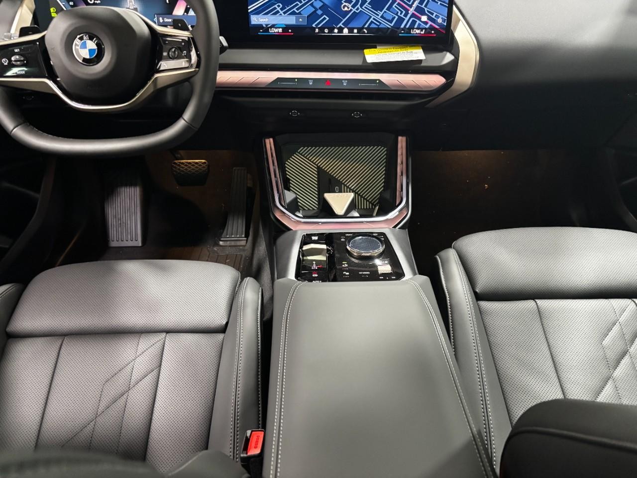 BMW X3 Vehicle Full-screen Gallery Image 17