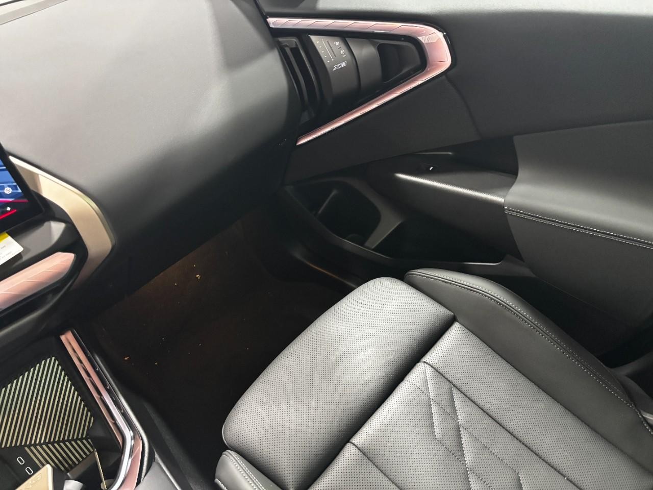 BMW X3 Vehicle Full-screen Gallery Image 19