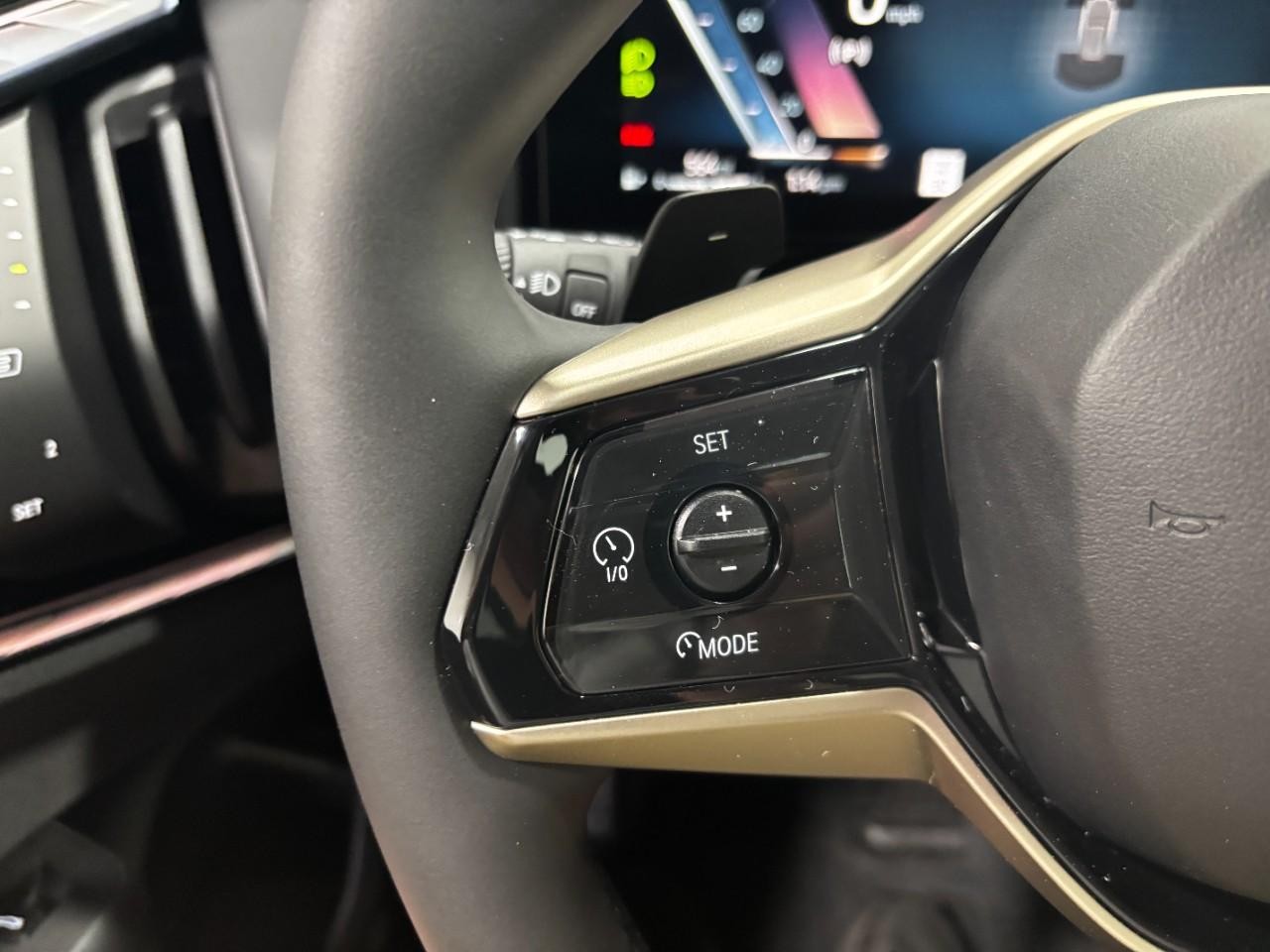 BMW X3 Vehicle Full-screen Gallery Image 21