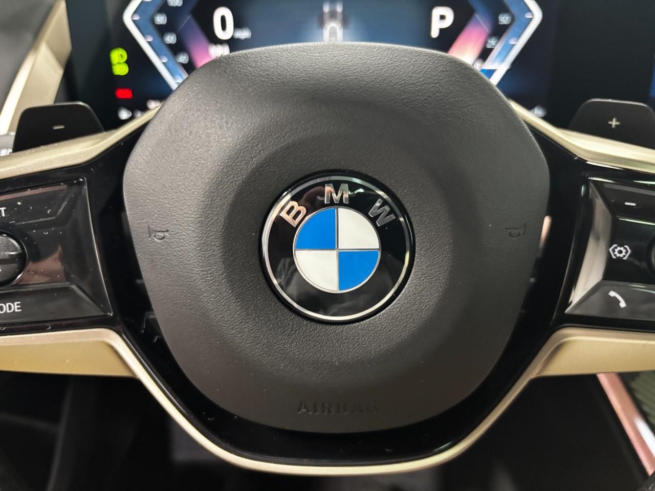 BMW X3 Vehicle Full-screen Gallery Image 22