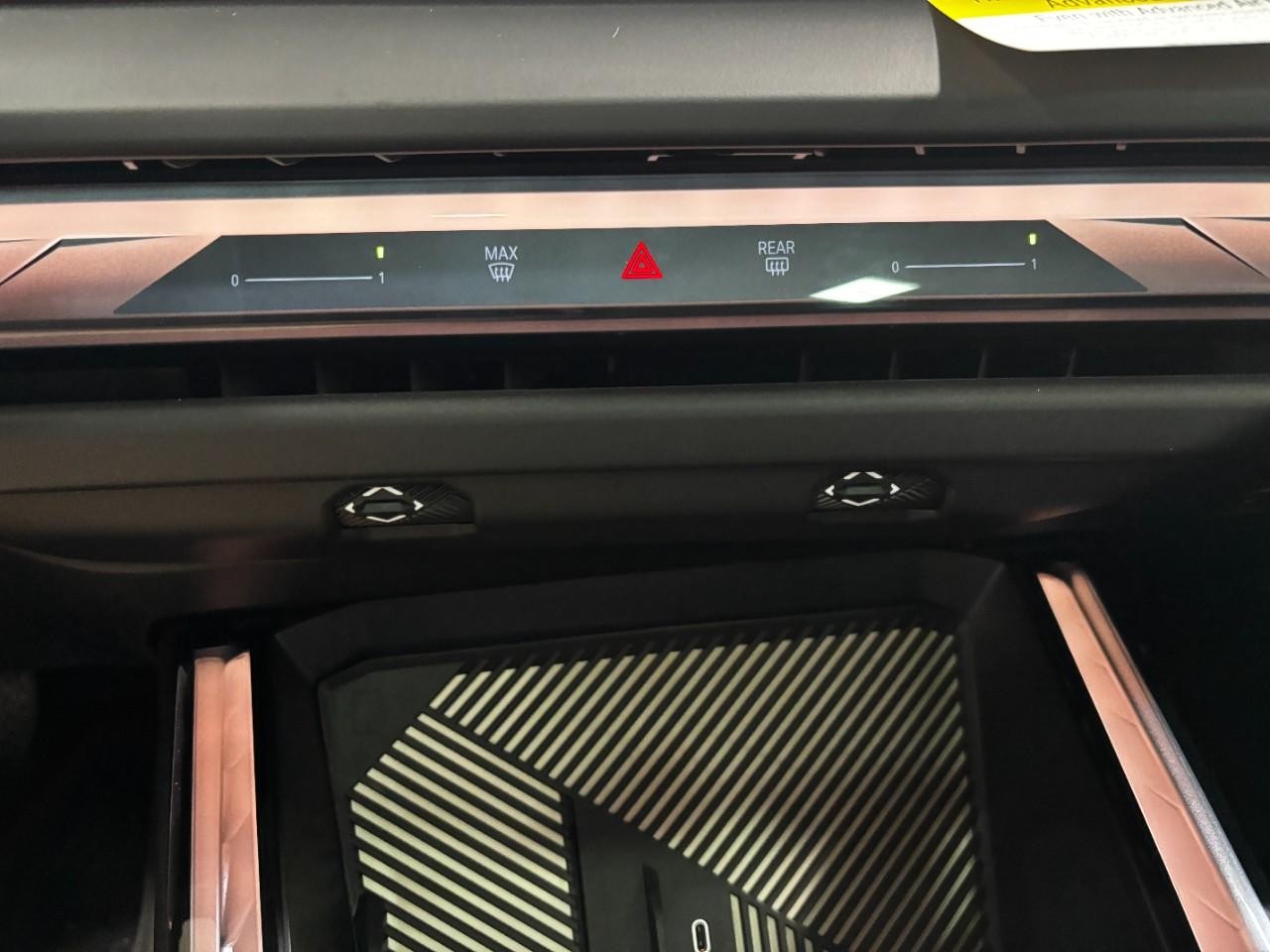 BMW X3 Vehicle Full-screen Gallery Image 27