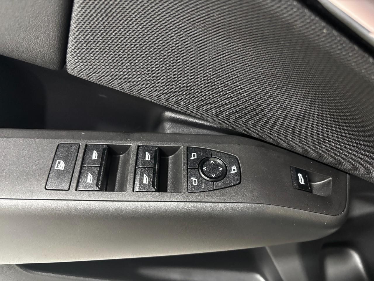 BMW X3 Vehicle Full-screen Gallery Image 33