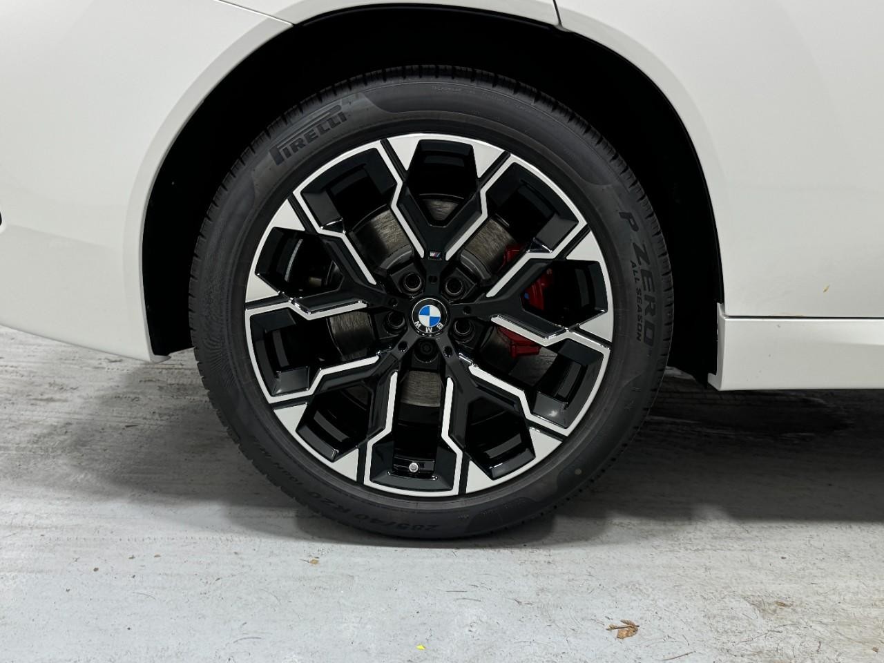 BMW X3 Vehicle Full-screen Gallery Image 5