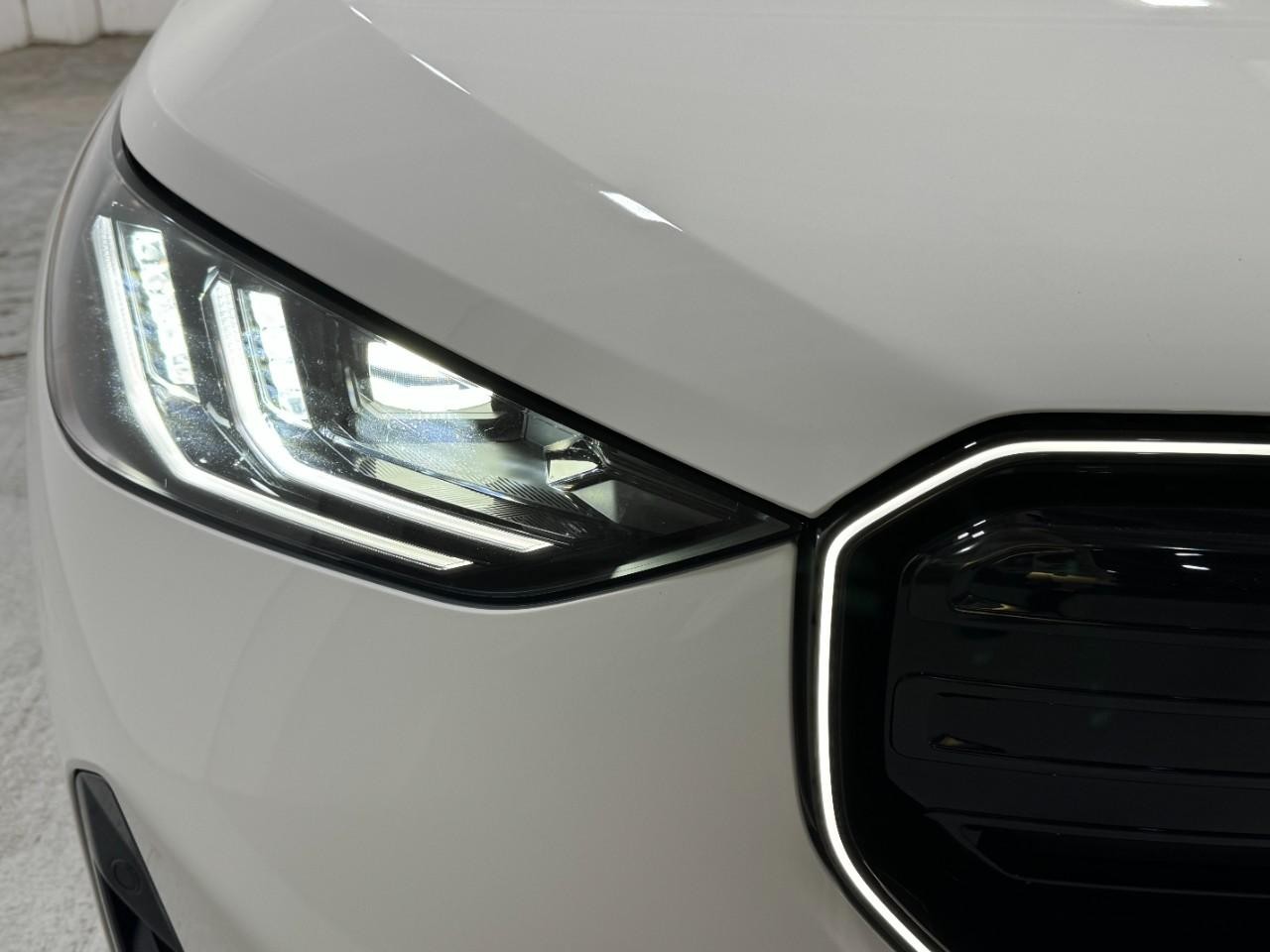 BMW X3 Vehicle Full-screen Gallery Image 7