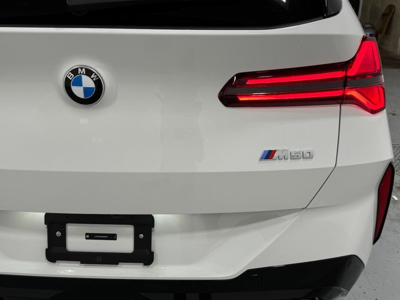 BMW X3 Vehicle Full-screen Gallery Image 11