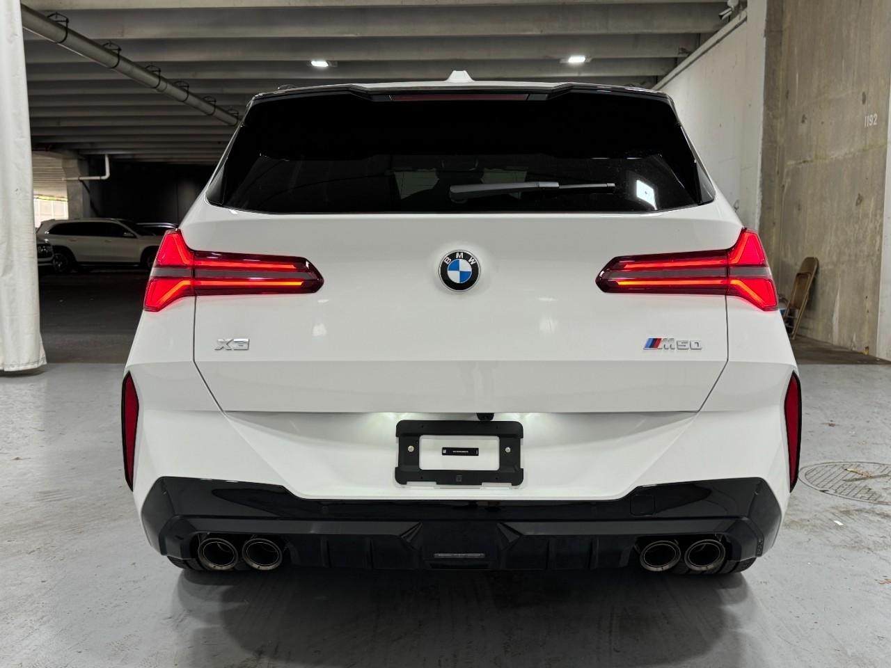 BMW X3 Vehicle Full-screen Gallery Image 12