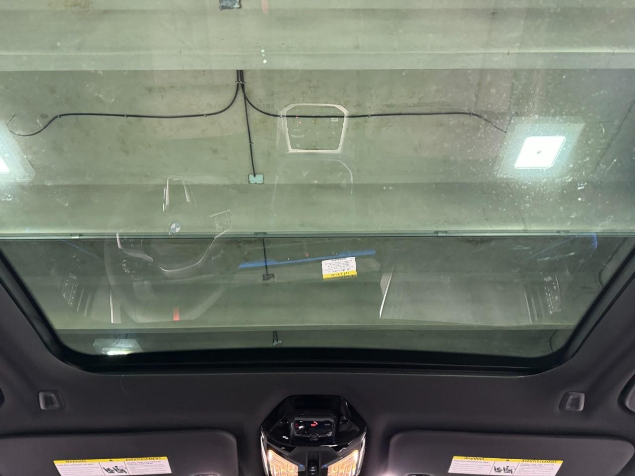 BMW X3 Vehicle Full-screen Gallery Image 15