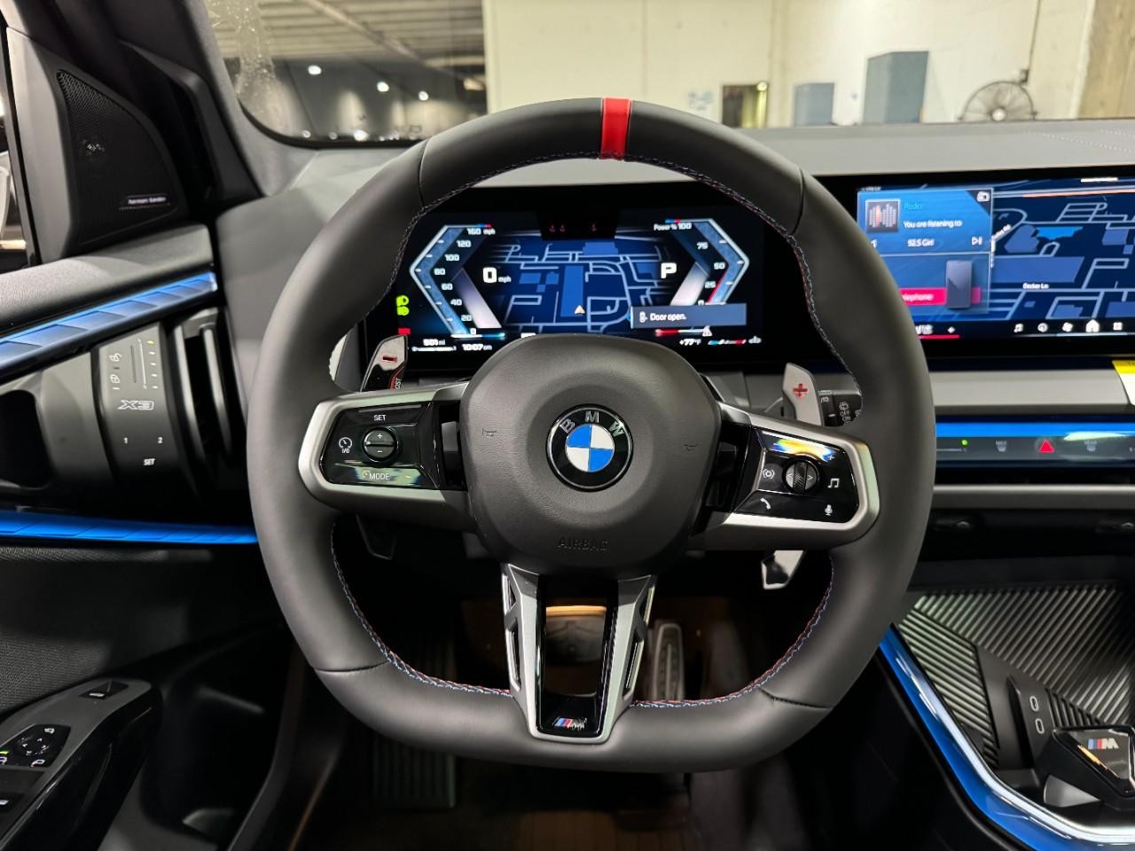 BMW X3 Vehicle Full-screen Gallery Image 17