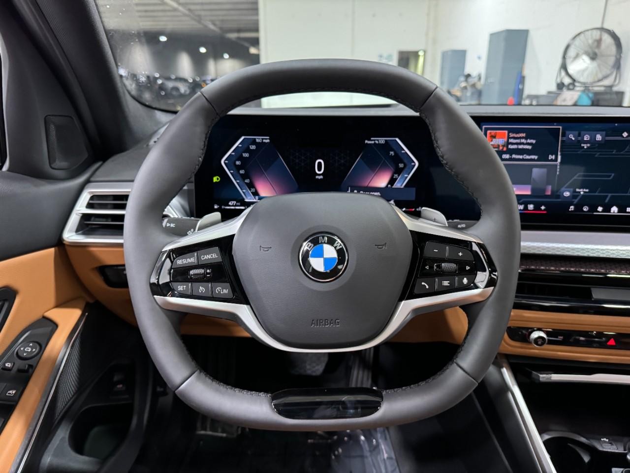 BMW 3 Series Vehicle Full-screen Gallery Image 14