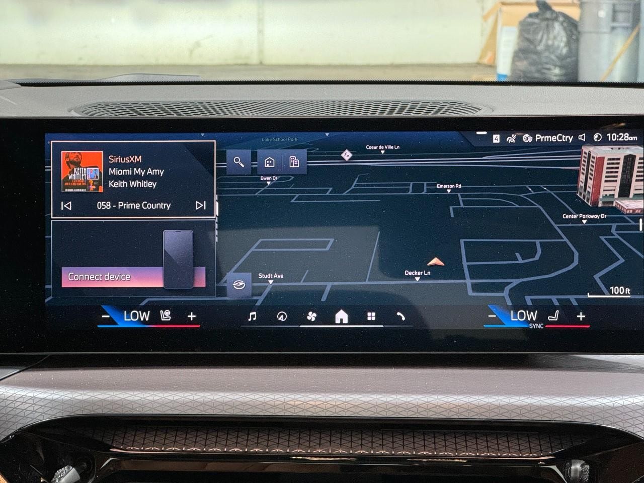 BMW 3 Series Vehicle Full-screen Gallery Image 15