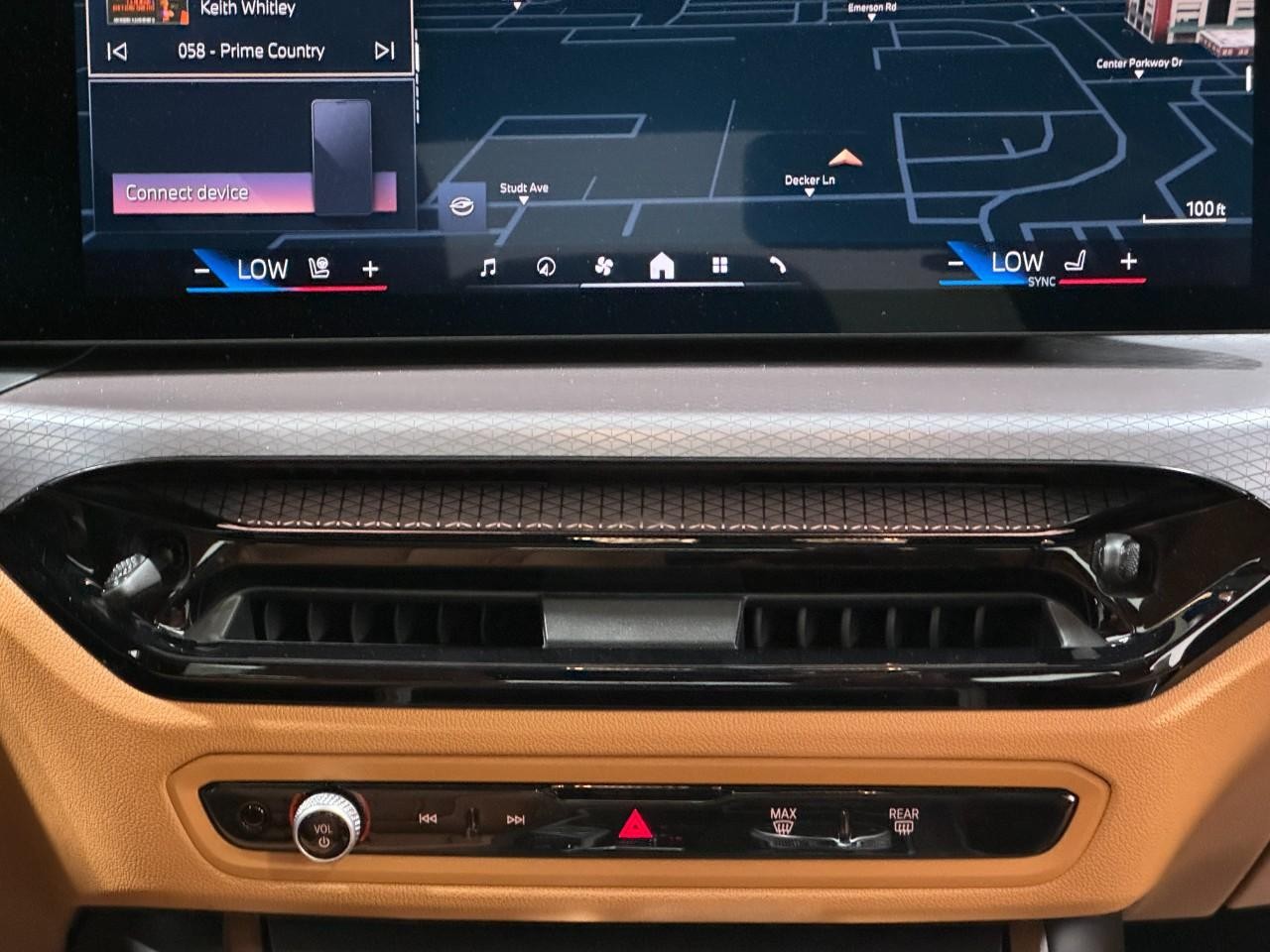 BMW 3 Series Vehicle Full-screen Gallery Image 16