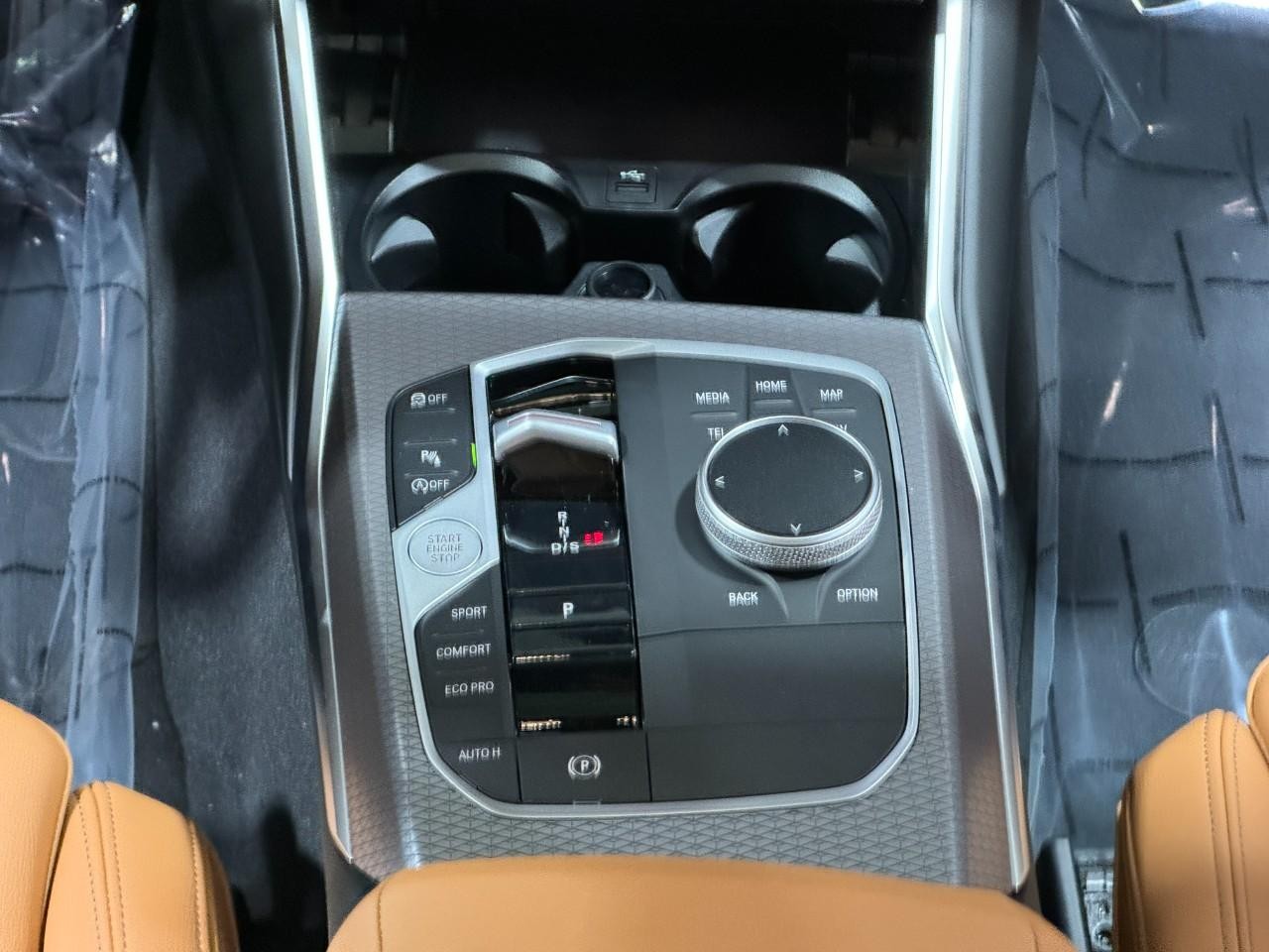 BMW 3 Series Vehicle Full-screen Gallery Image 17