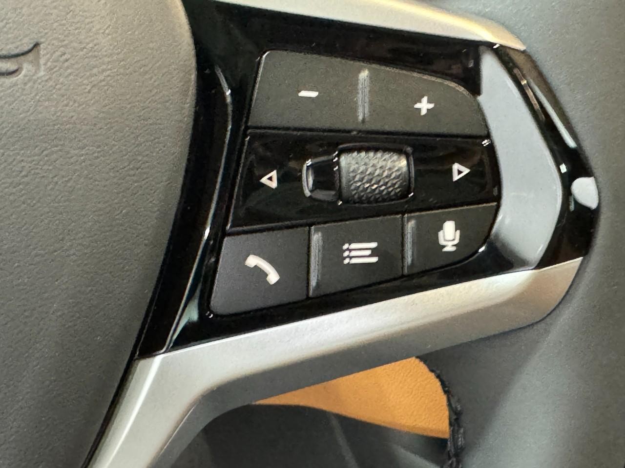 BMW 3 Series Vehicle Full-screen Gallery Image 33