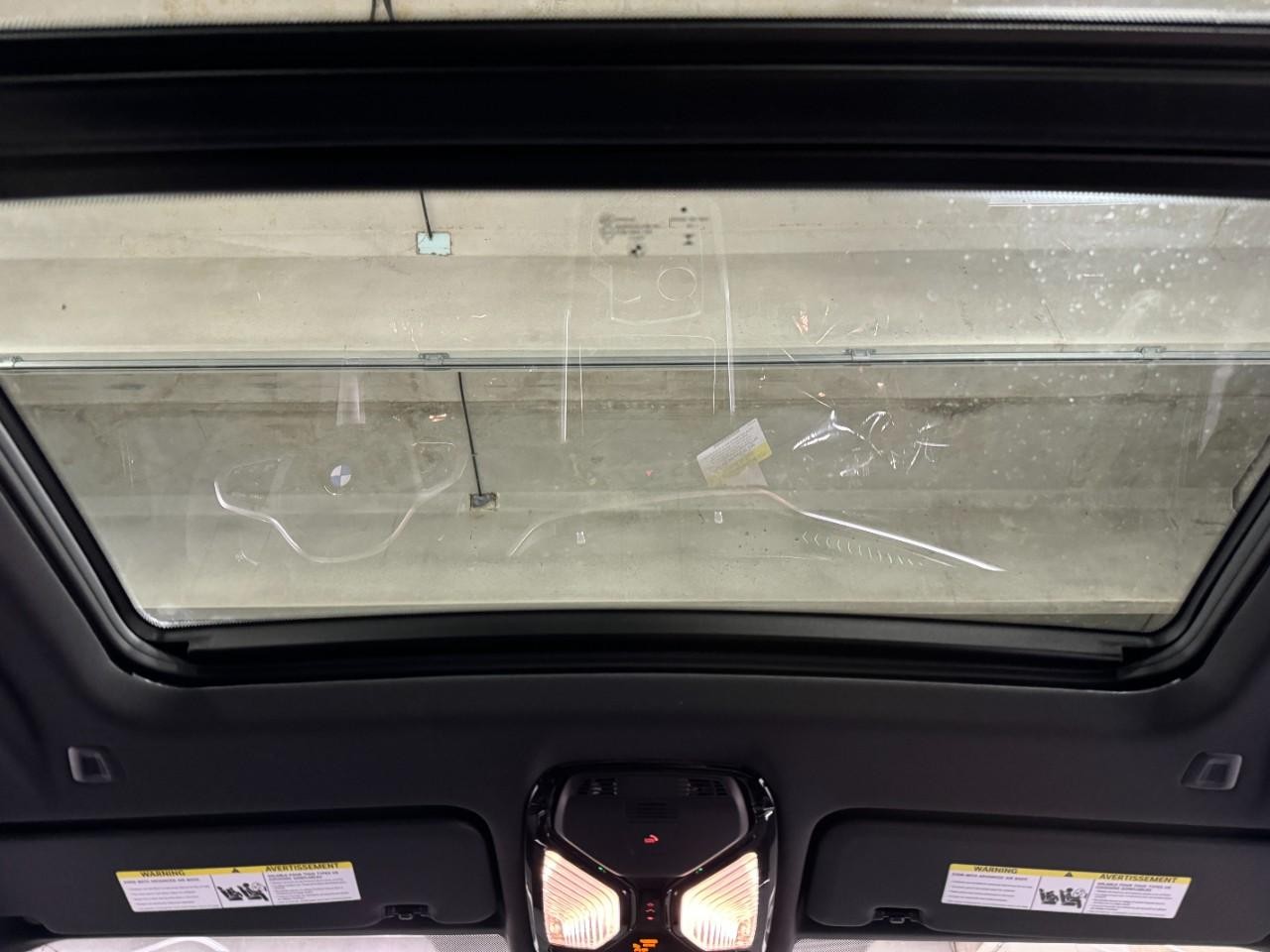 BMW X6 Vehicle Full-screen Gallery Image 12