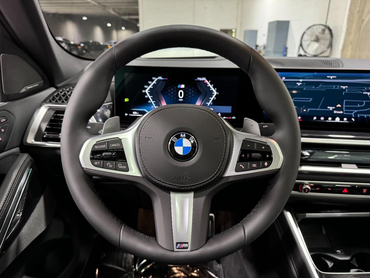 BMW X6 Vehicle Full-screen Gallery Image 14