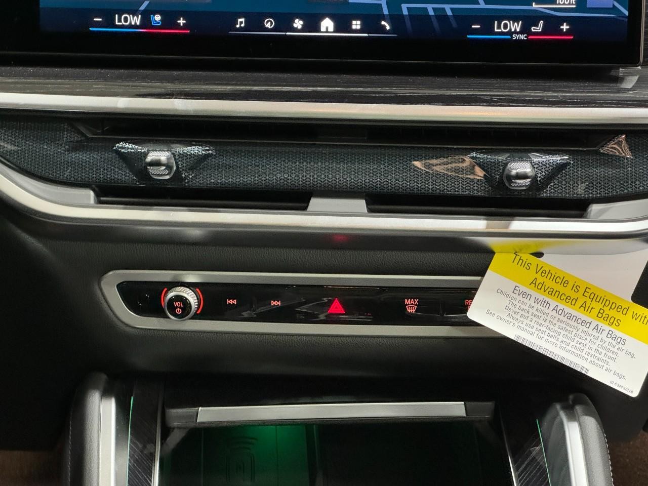 BMW X6 Vehicle Full-screen Gallery Image 16