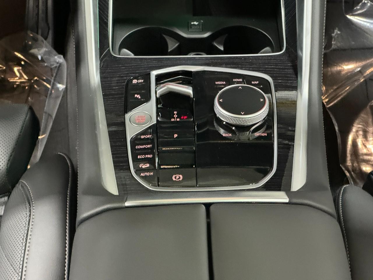 BMW X6 Vehicle Full-screen Gallery Image 17