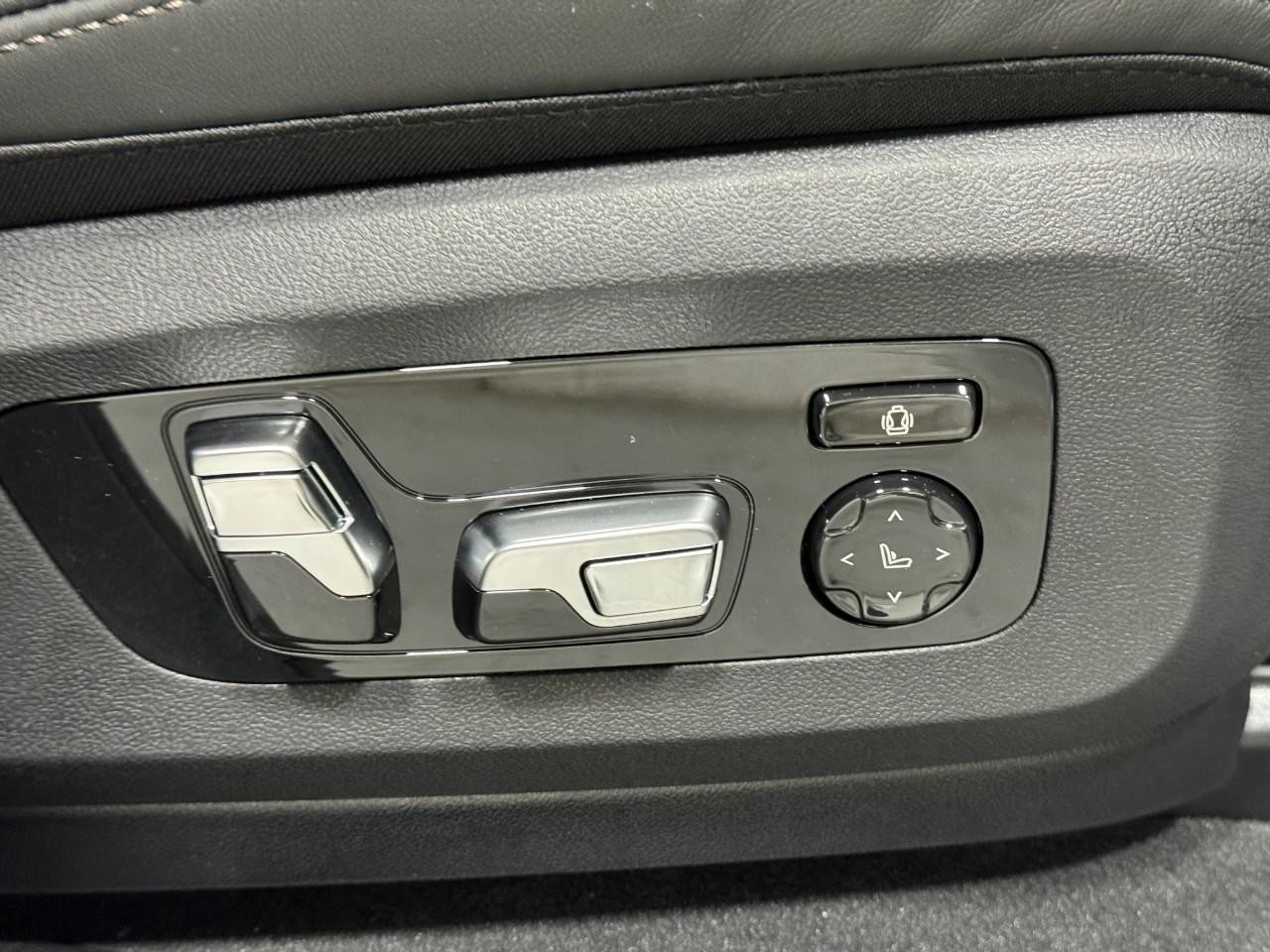 BMW X6 Vehicle Full-screen Gallery Image 21